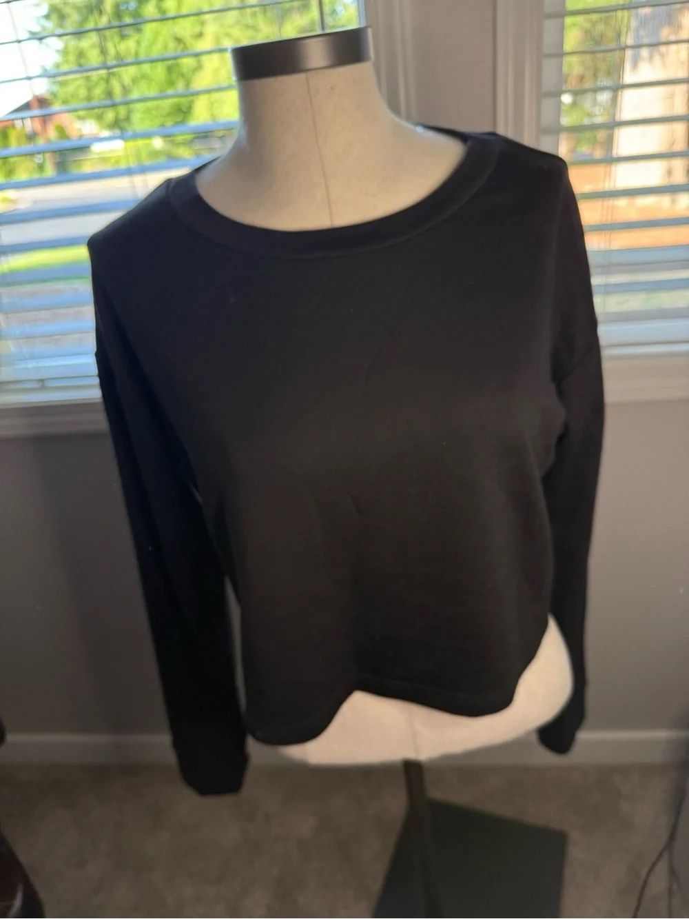 Zella Black Cropped Long-Sleeve Crewneck Sweat Top